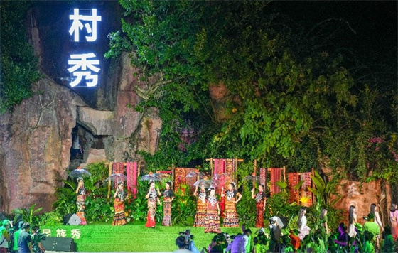 Wuzhishan 'Village Show' brings local Hainan fashions to life